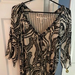 Diane Von Furstenburg Black and white, size 8, top